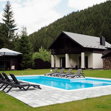 Berghaus Bukovel Villa Exterior foto