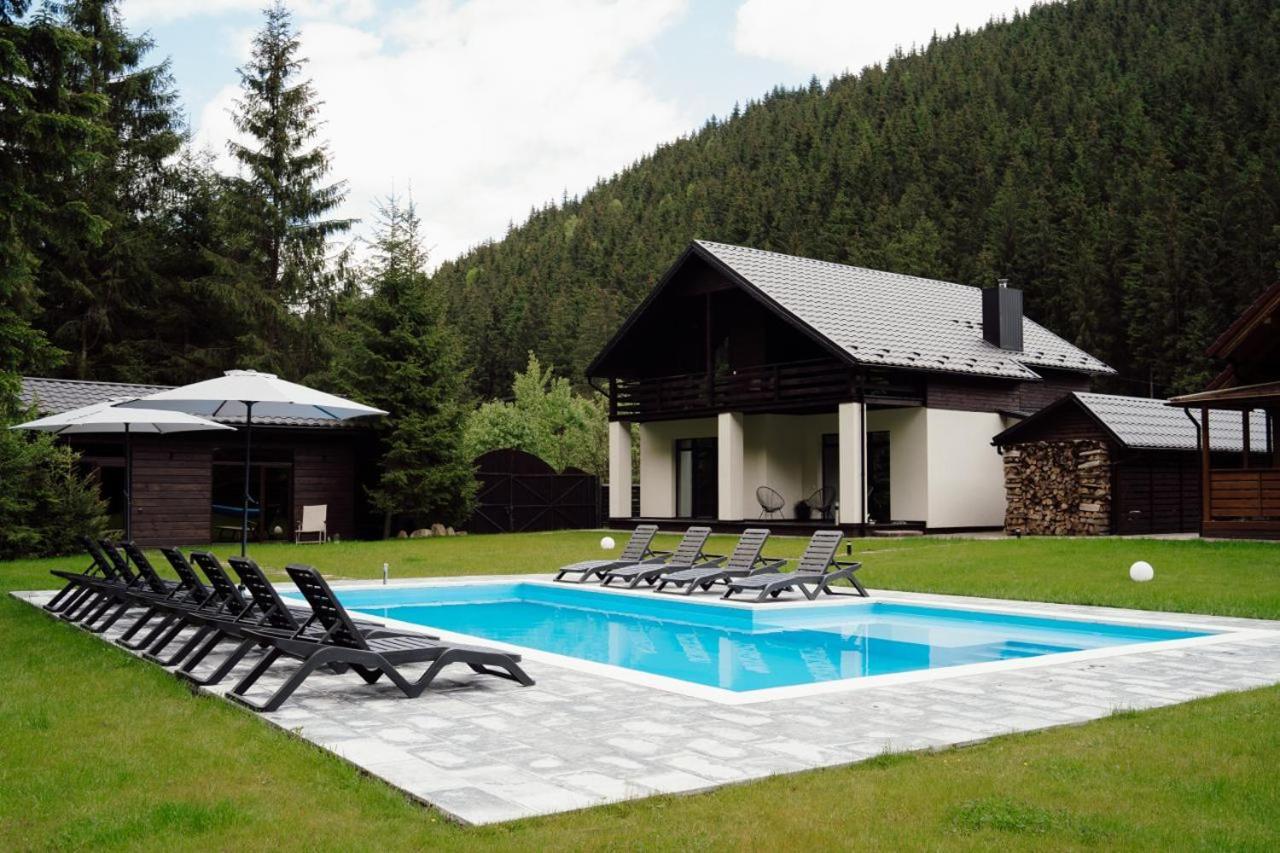 Berghaus Bukovel Villa Exterior foto